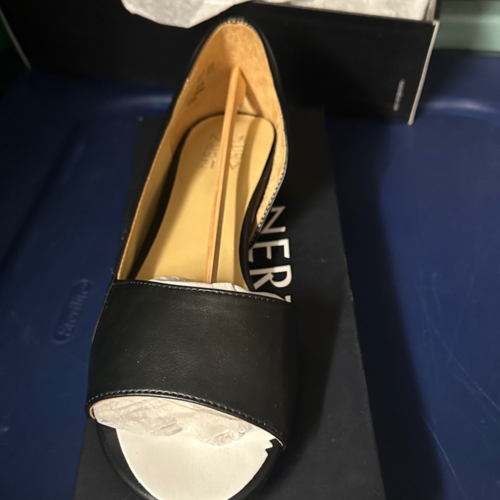 Naturalizer Black and White Open-Toe Flats
